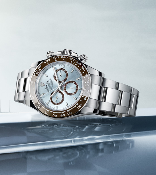 Zifferblatt einer Rolex Uhr mit dem Zeiger auf 10 Minuten